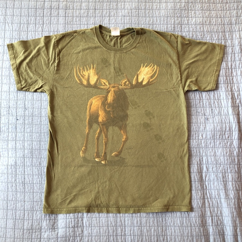 Comfy stylin forest green moose shirt.